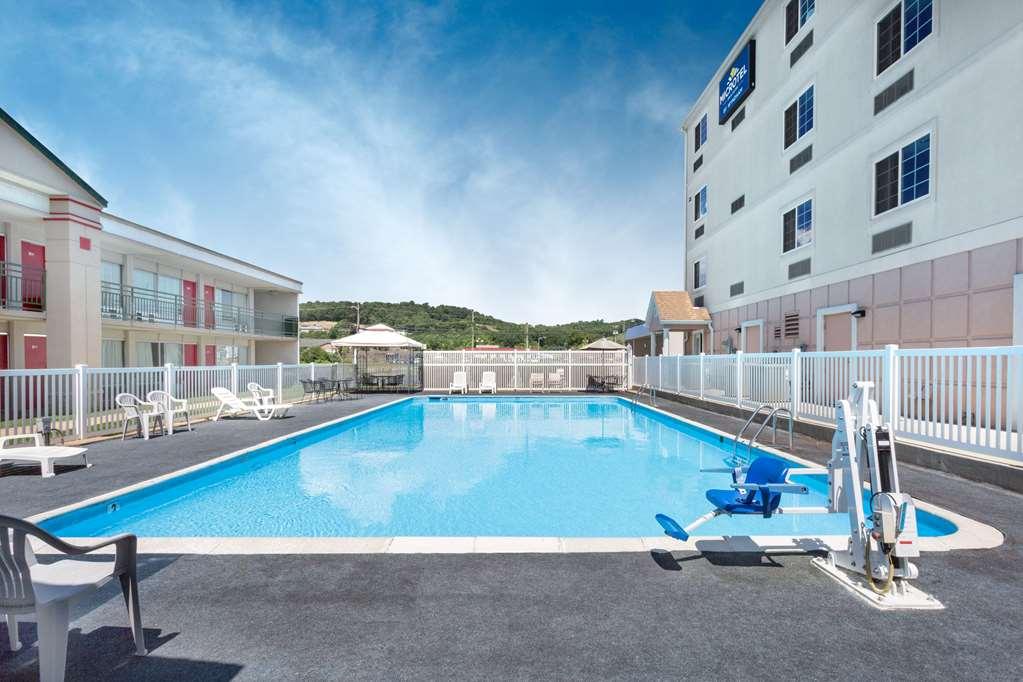 Ramada By Wyndham Harrisonburg Motel Eksteriør billede