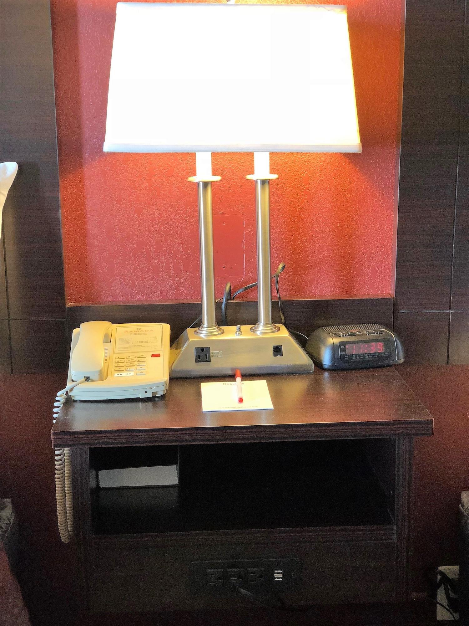 Ramada By Wyndham Harrisonburg Motel Eksteriør billede