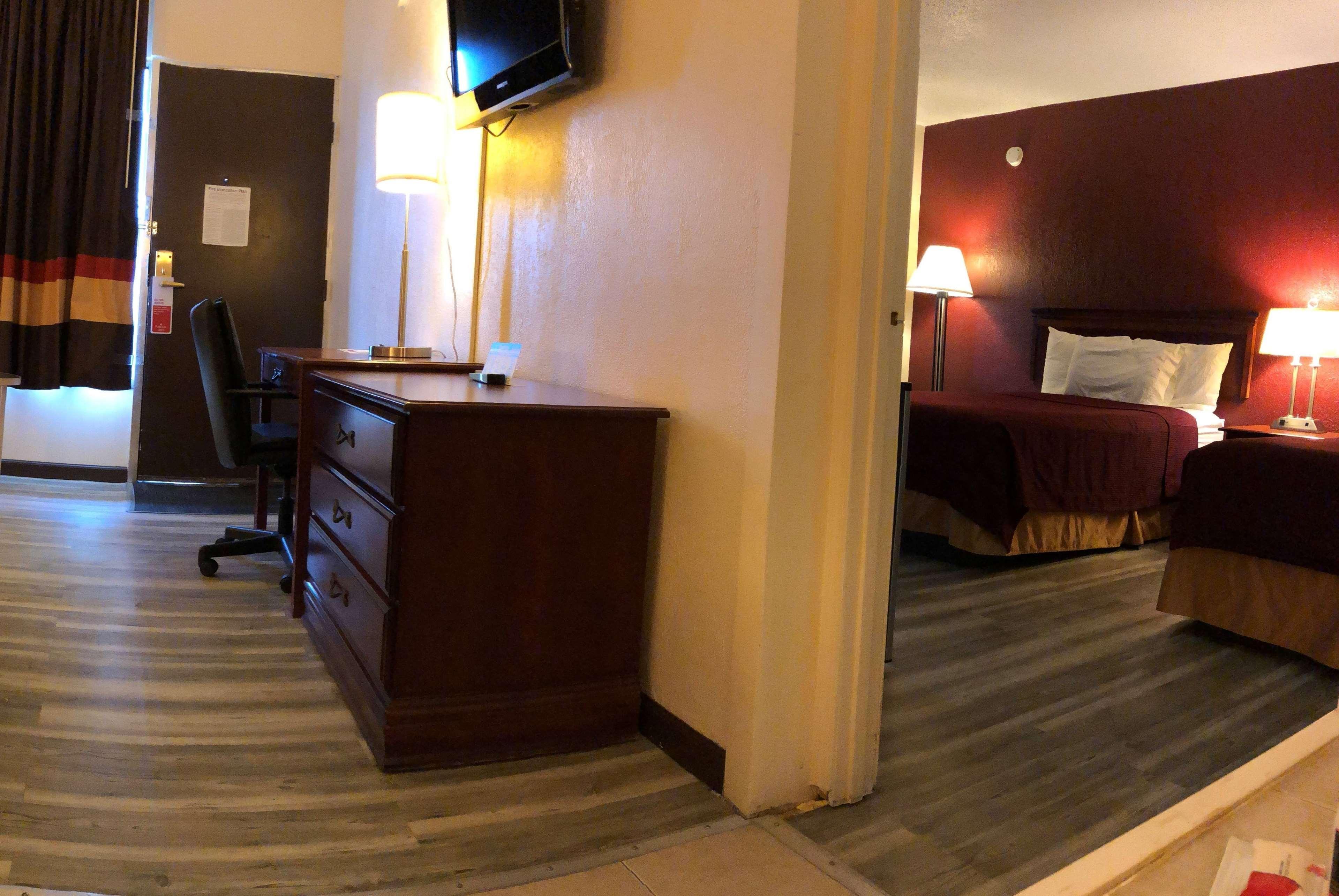 Ramada By Wyndham Harrisonburg Motel Eksteriør billede