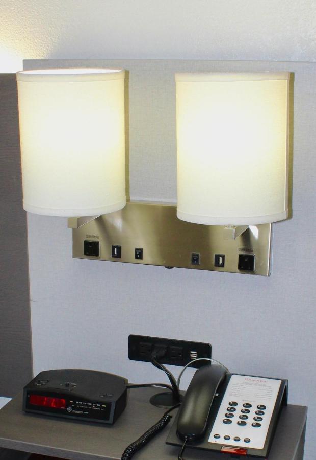 Ramada By Wyndham Harrisonburg Motel Eksteriør billede