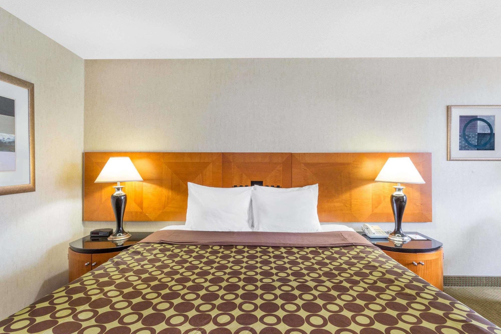 Ramada By Wyndham Harrisonburg Motel Eksteriør billede