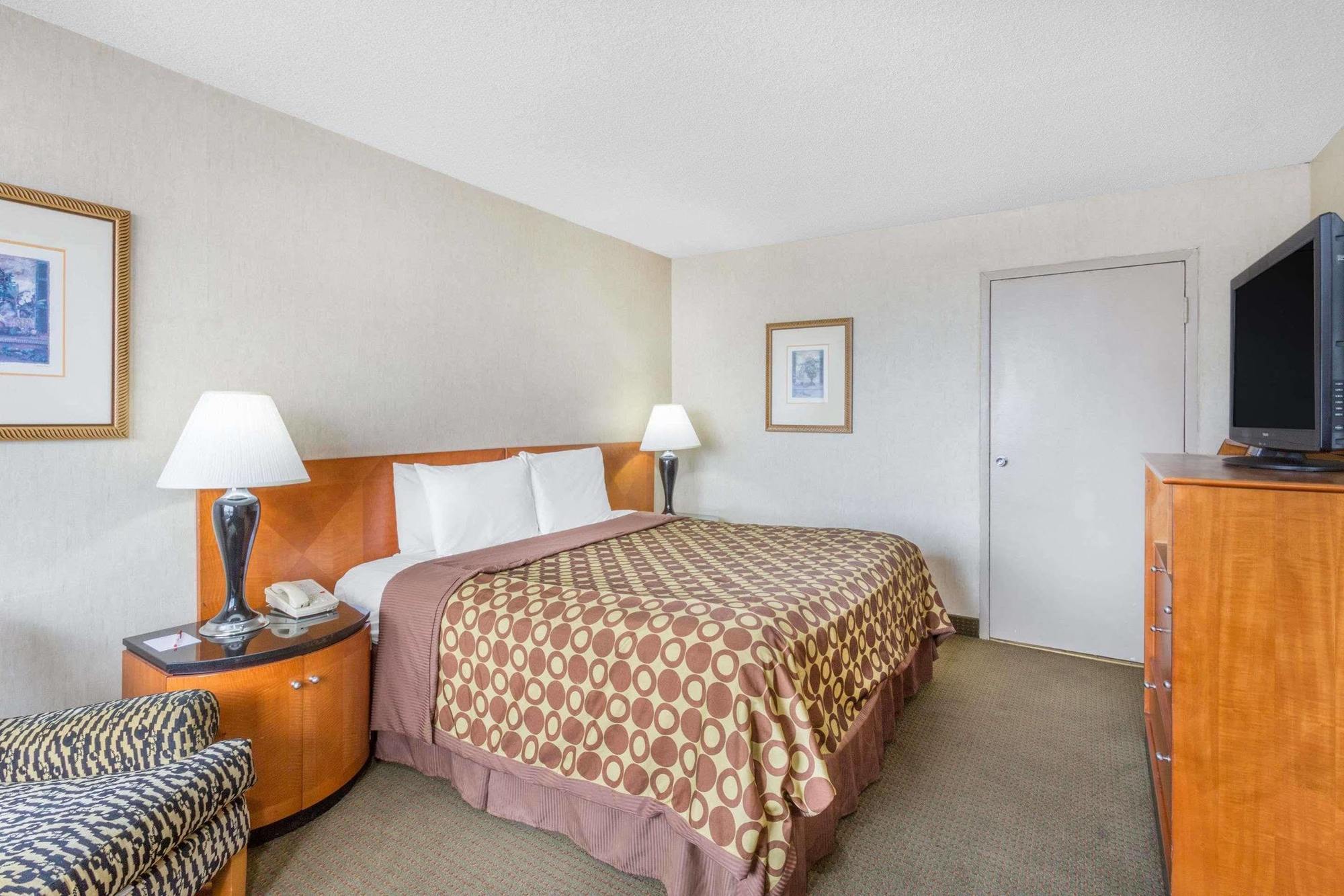 Ramada By Wyndham Harrisonburg Motel Eksteriør billede