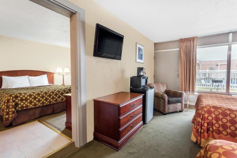 Ramada By Wyndham Harrisonburg Motel Eksteriør billede